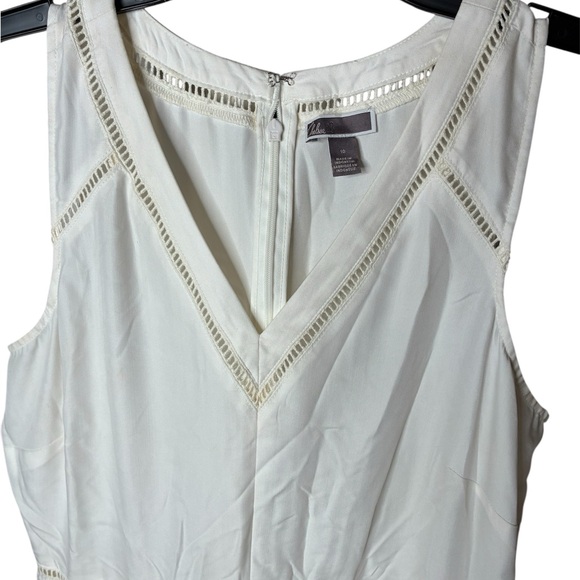 Elegant White Midi Dress - Picture 3 of 3